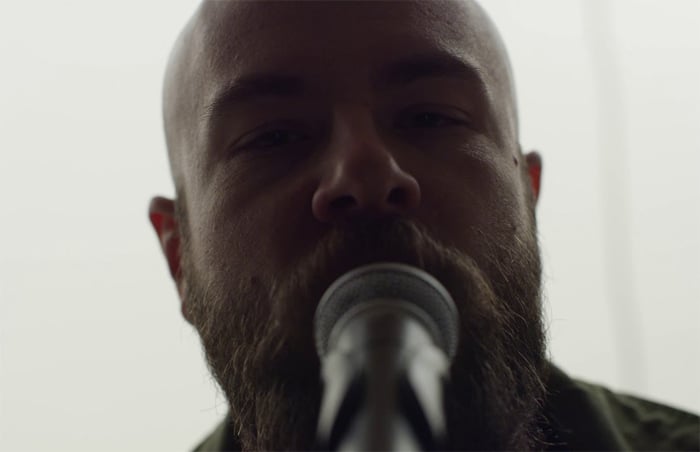Foto: On My Side - YouTube Oficial