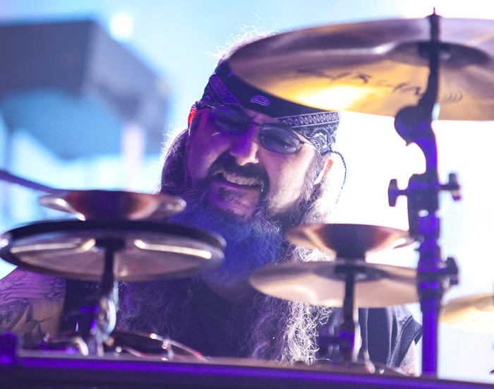 A opinião de Mike Portnoy sobre o primeiro show da nova baterista do Rush