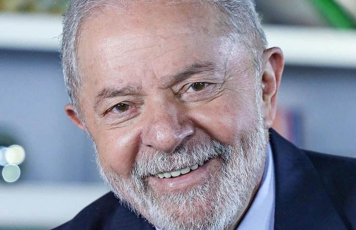 Presidente Lula vai fazer discurso durante show do Coldplay em Paris