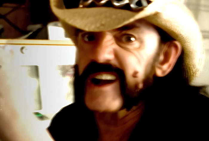 A música do Motörhead que tem verso 