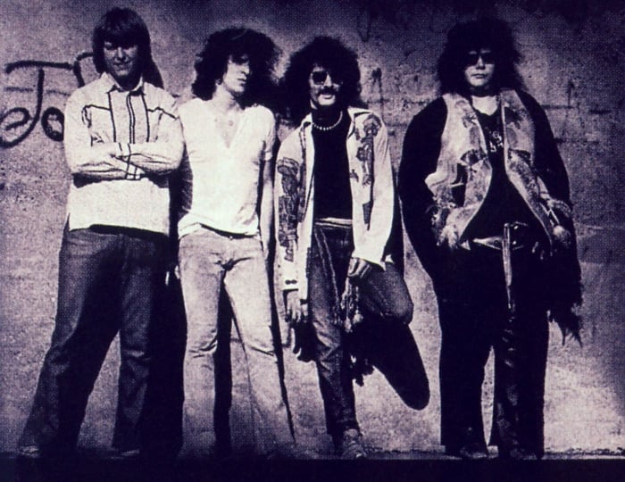 Foto: Flowers Of Evil - Mountain