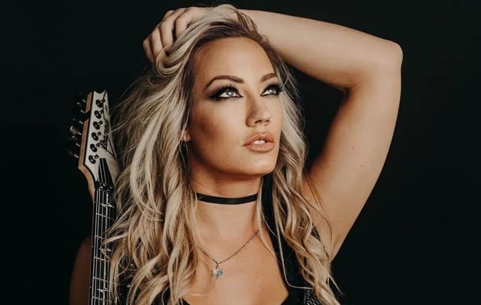 Fã de treinos de perna, Nita Strauss fala sobre sua dificuldade com a barra fixa