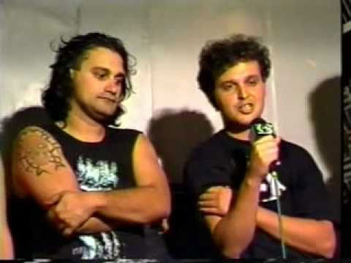 Em 1995, o cabeludo batera Regis Tadeu explicava o som de sua banda Jacqueline